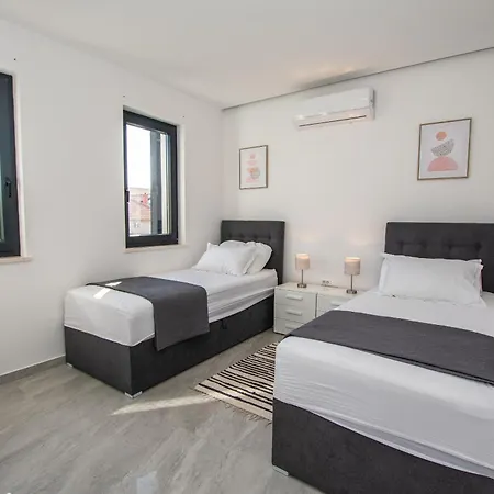 House Laura בית נופש